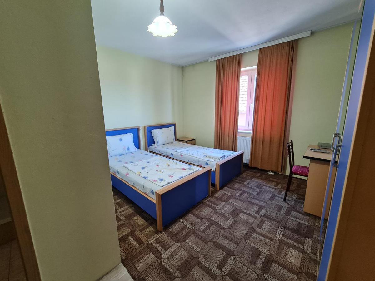 Holiday Uroševac Exterior foto