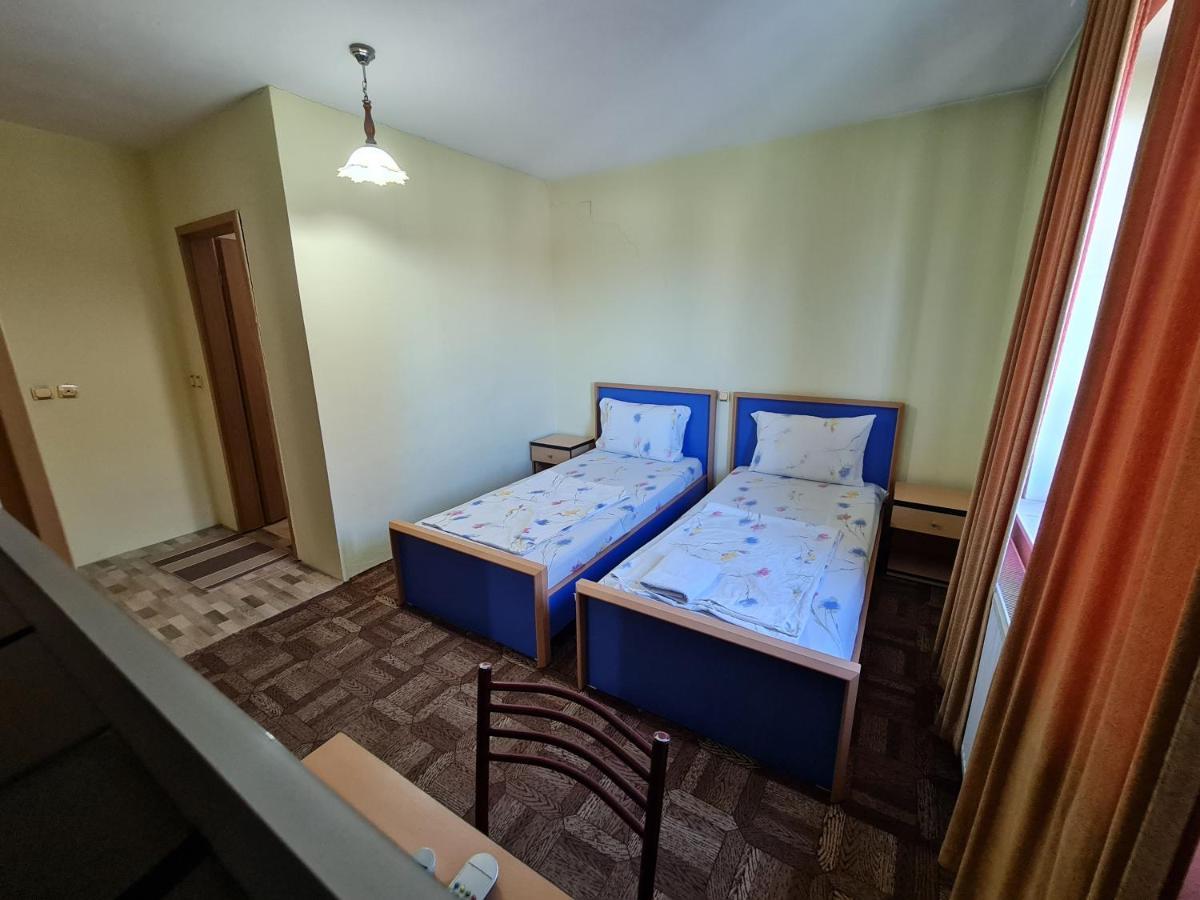 Holiday Uroševac Exterior foto