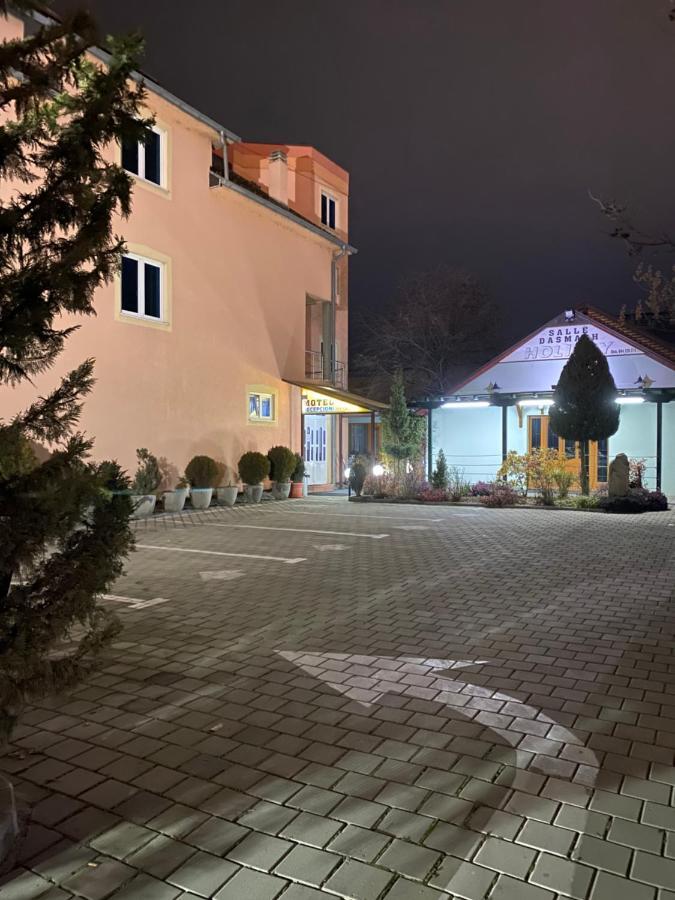 Holiday Uroševac Exterior foto