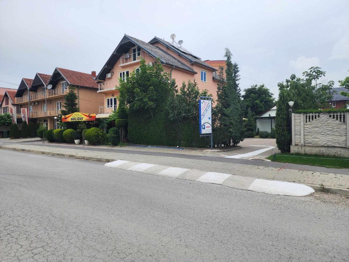 Holiday Uroševac Exterior foto